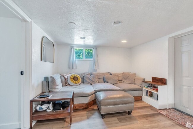 Building Photo - Provo Duplex - Downstairs