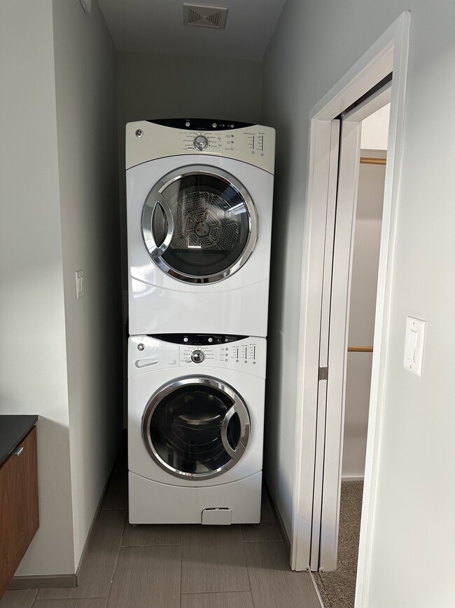 WASHER/DRYER - 5205 Capitol Ave