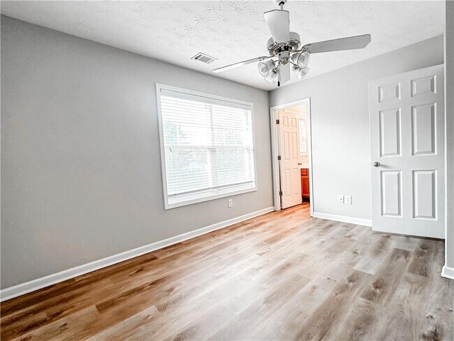 Building Photo - 14 Pearl Chambers Dr