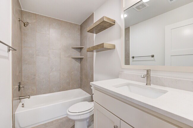 Building Photo - 14720 Avignon Ln