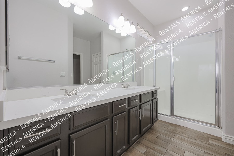 Building Photo - 8805 W Hilton Ave