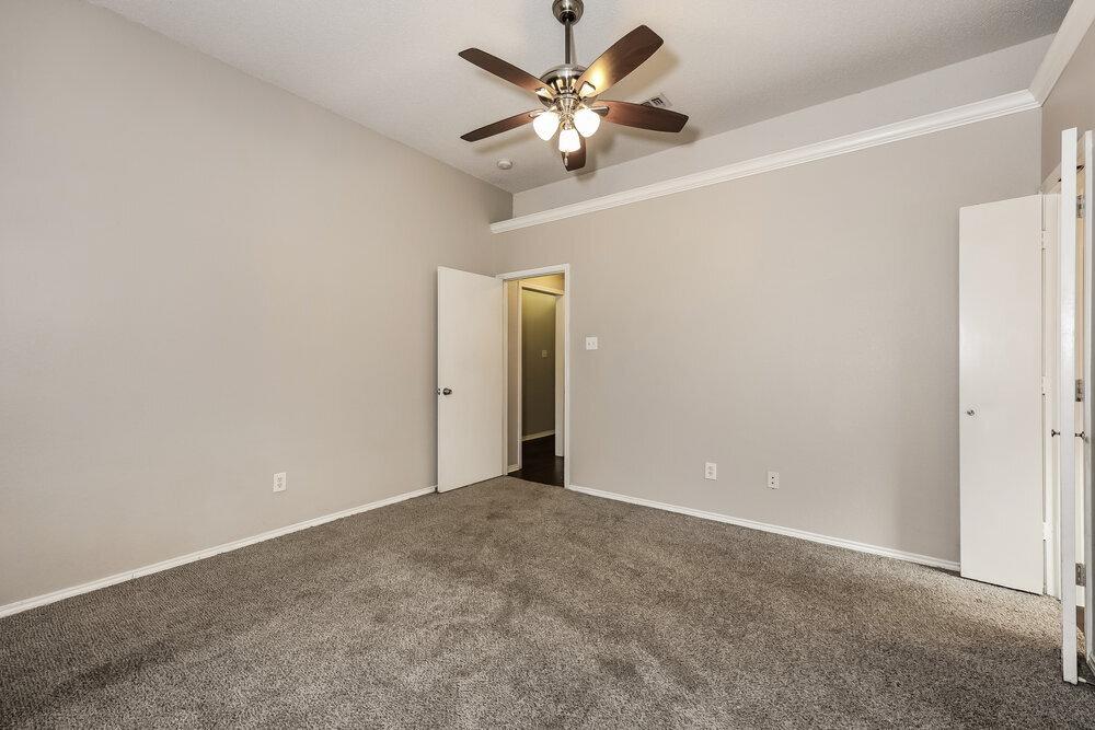 Building Photo - 621 Pleasant Valley Dr