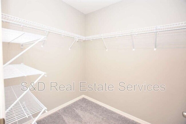 Building Photo - 749 Daphne Dr