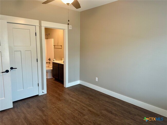 Building Photo - 311 Craddock Ave