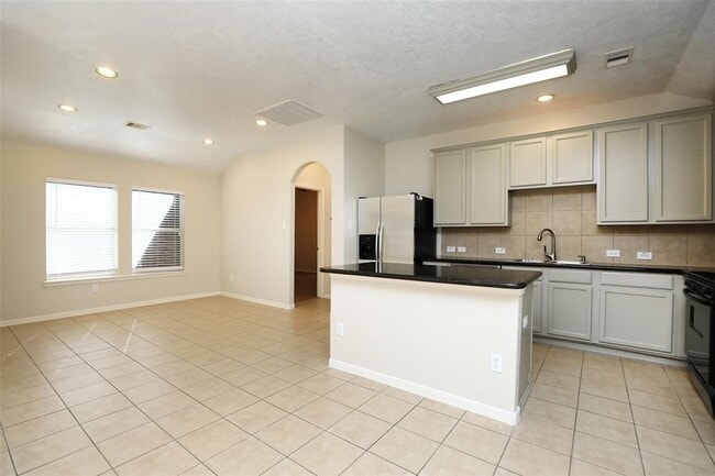 Building Photo - 8231 Gran Villa Dr