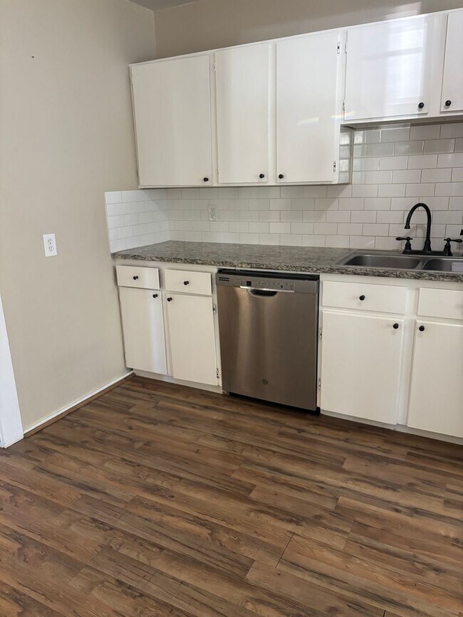 Building Photo - Cute Updated Home in Newberg