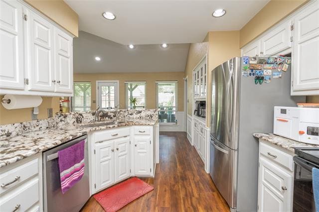 Building Photo - 116 Meadowglen Cir