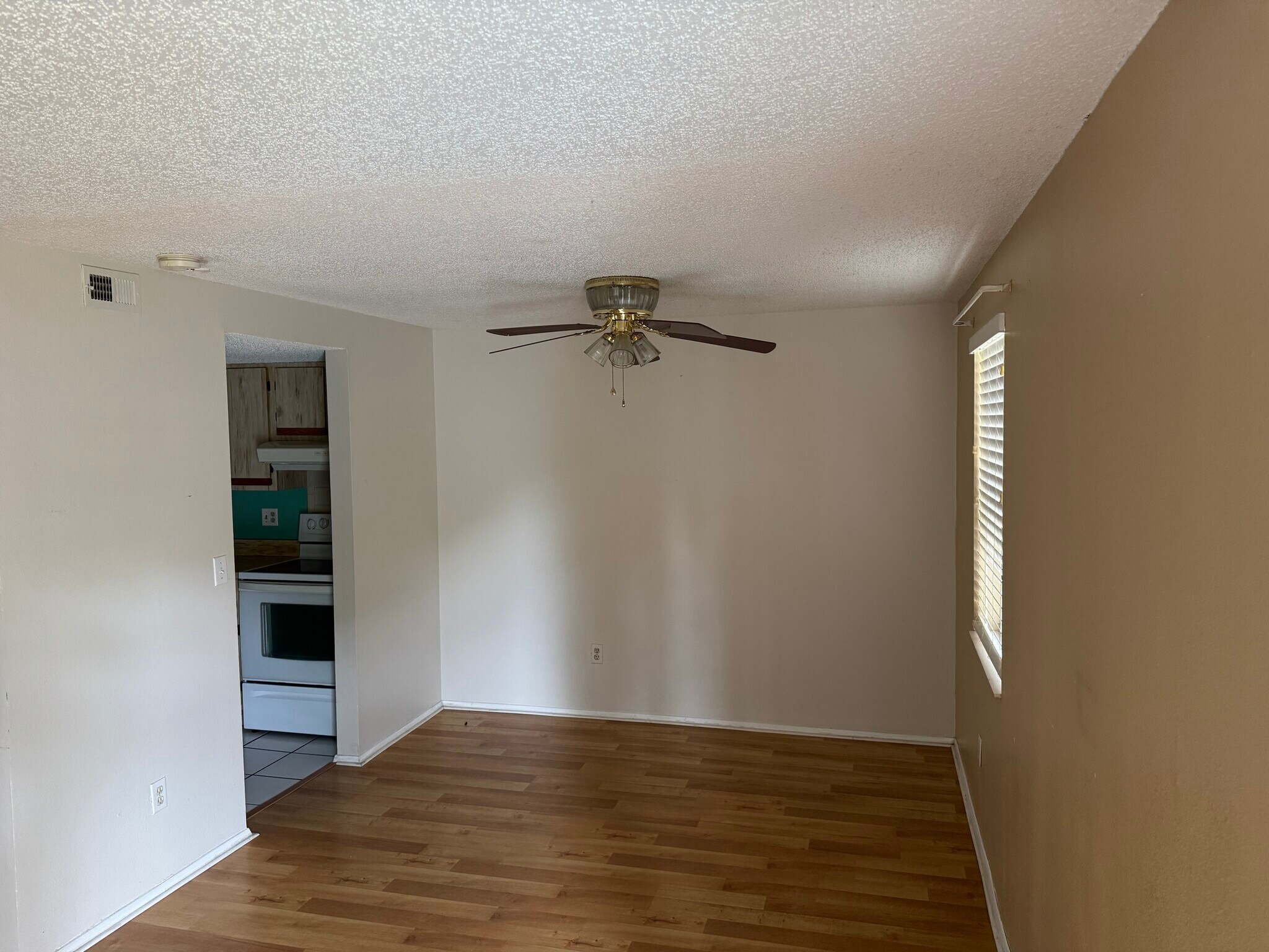 Building Photo - 127 Camphor Cir