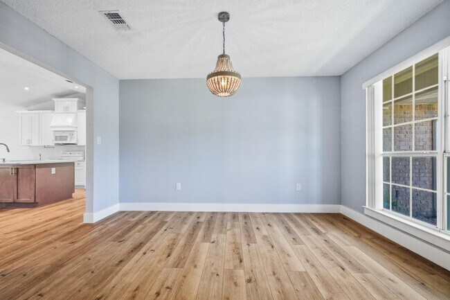 Building Photo - 4881 Traxx St
