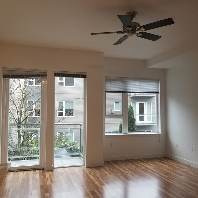 Building Photo - Contemporary 1 bedroom in downtown Kirkland