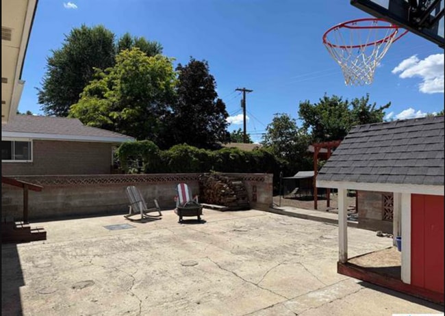 Building Photo - 328 Minckler Ave