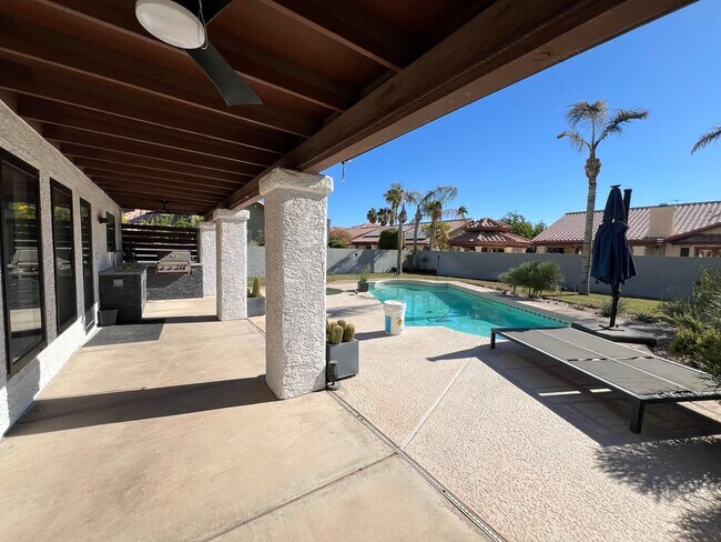 Building Photo - POOL HOME IN SHEFFIELD ESTATES!