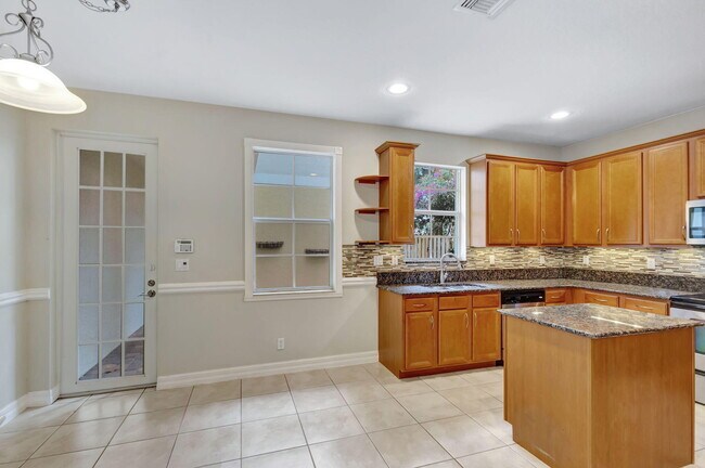 Building Photo - 575 Dakota Dr