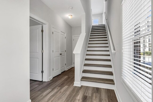 Building Photo - 2775 Bell Dr SE