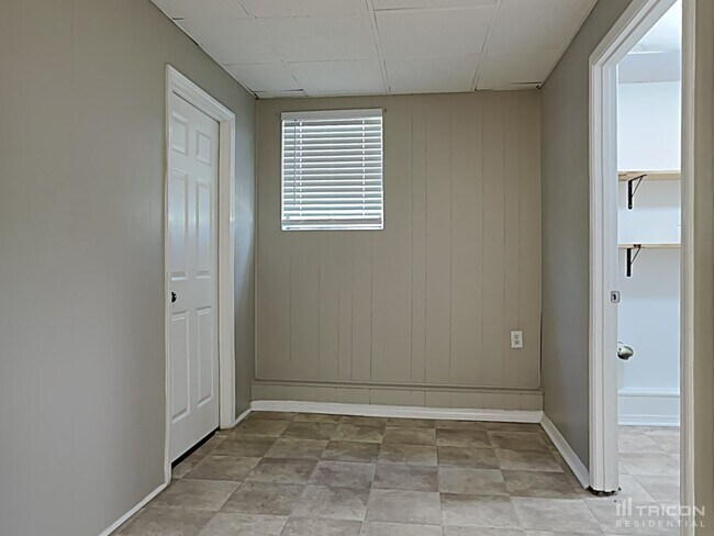 Building Photo - 8080 Sumit Creek Dr NW