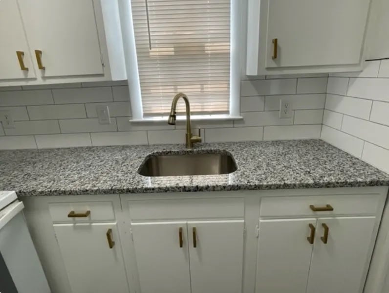 Building Photo - Room in Townhome on Greenbriar Rd