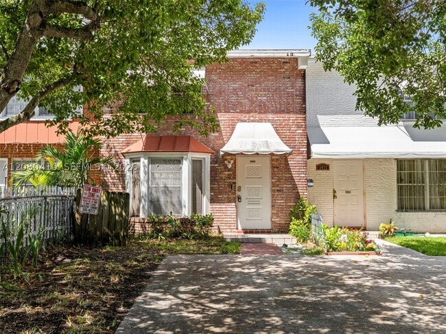 Building Photo - 3609 Townhouse Ct