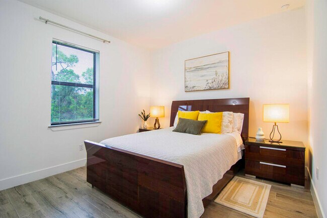 Building Photo - 15245 Brainbridge Cir