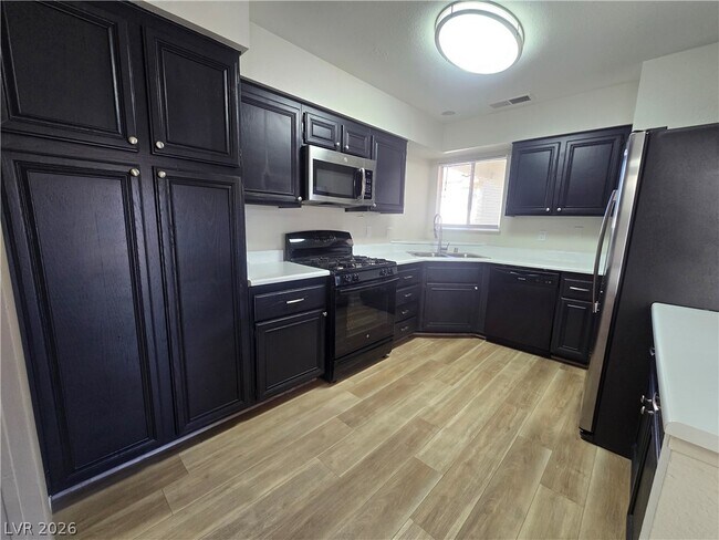 Building Photo - 6413 Sterling Springs Pkwy