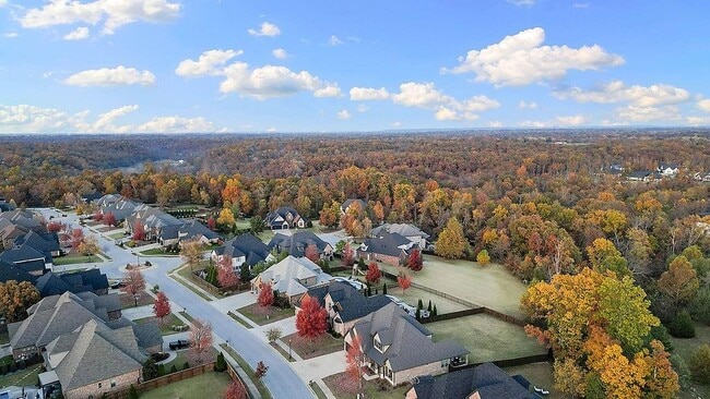 Building Photo - 504 NE Green Creek Rd