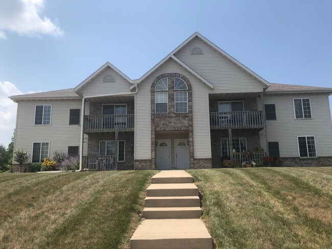 Building Photo - Parkside Village Apartment Homes in Mayville, WI