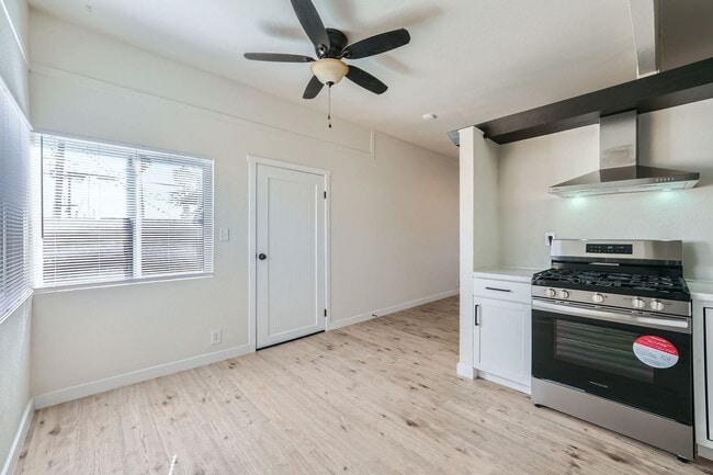 Building Photo - Stunning 2 Bedroom Newly Remodeled Modern Unit in Downtown Las Vegas