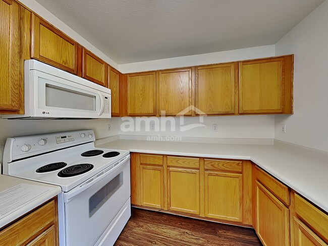 Building Photo - 16400 N Lasso Dr