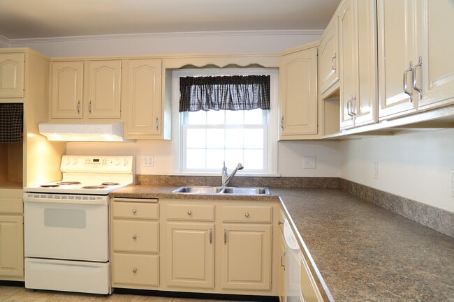 Building Photo - 107 1st St