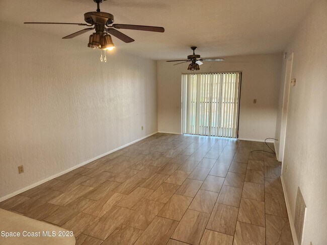 Building Photo - 1702 University Ln