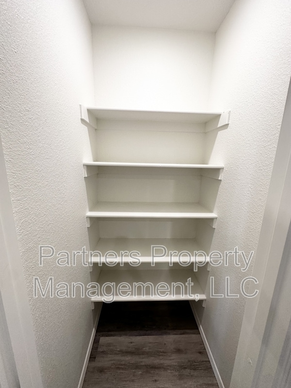 Building Photo - 928 S Amarillo Ave