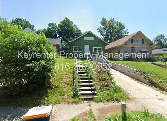 Building Photo - 4 Bedroom 1 bath