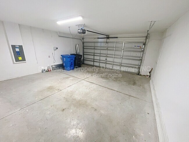 Building Photo - 10344 Alder Green Dr