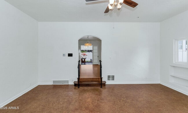 Building Photo - 114 W Windsor Ave