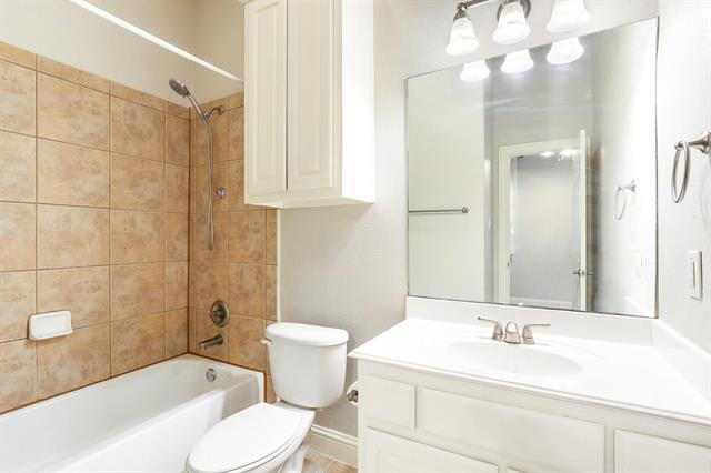 Building Photo - 5836 La Vista Dr