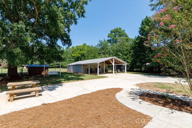 Building Photo - 734 Culp Ferguson Rd
