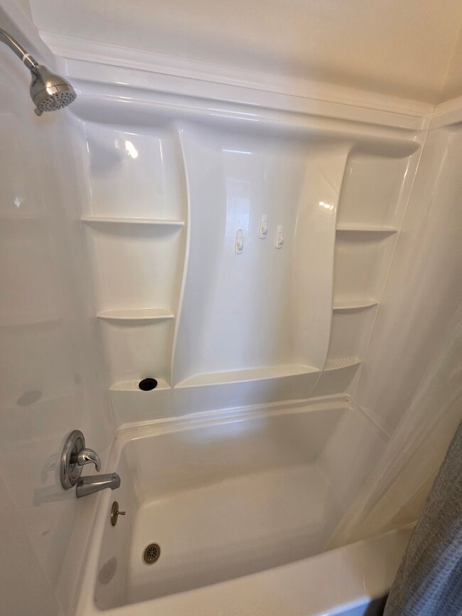 Building Photo - Updated 2 Bedroom, 1.5 Bath Townhouse-Styl...