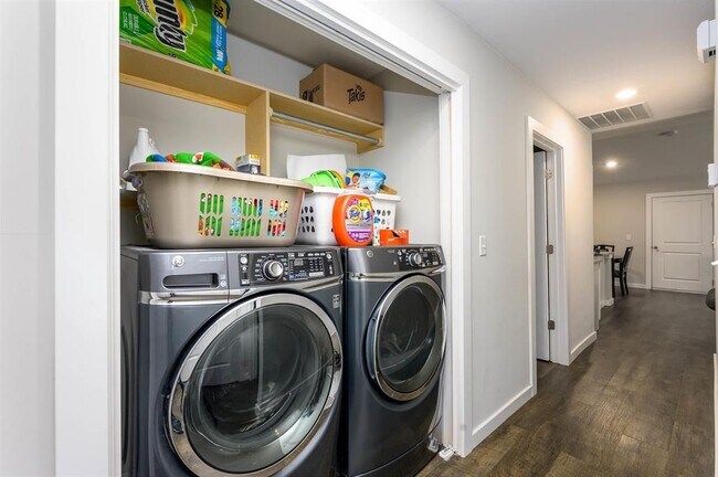 Building Photo - 1827 E 69th Ct N