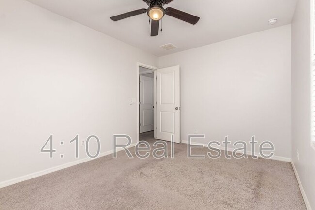 Building Photo - 142 W Impala Dr