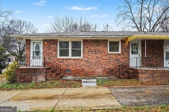 Building Photo - 2874 Cheney St