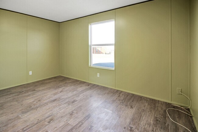 Building Photo - 1310 FM 487