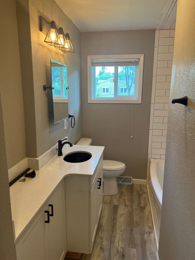 Building Photo - 3 Bed/2 Bath House for Rent! NO APPLICATIO...