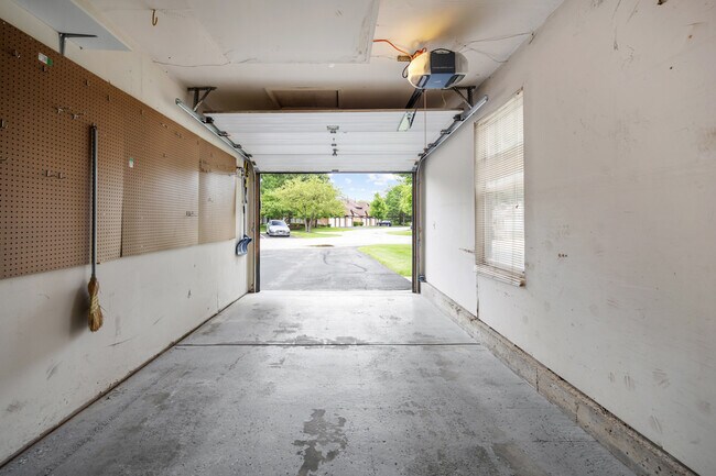 Building Photo - 164 White Branch Ct