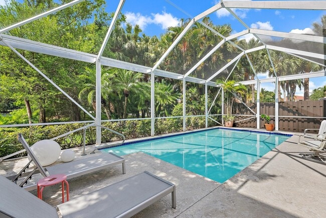 Building Photo - 8208 Heritage Club Dr