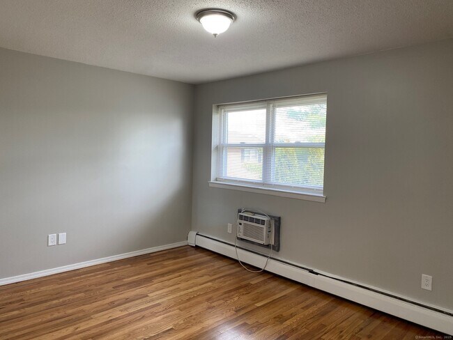 Building Photo - 10 Mountain Laurel Dr