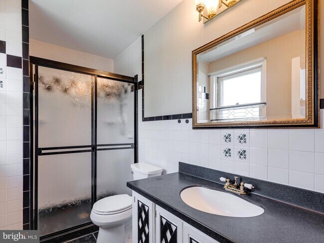 Building Photo - 612 Bough Rd