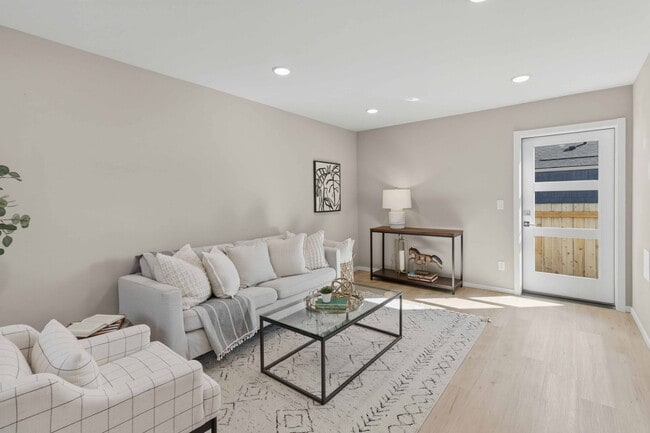 Building Photo - 3Bd/3Ba Seattle Home