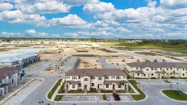 Building Photo - 2619 SE 28th Dr