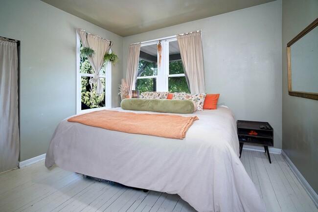 Building Photo - 13027 40th Ave S