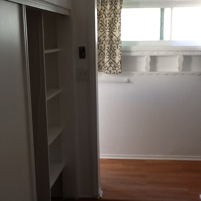 Building Photo - 633 S Orchard Dr