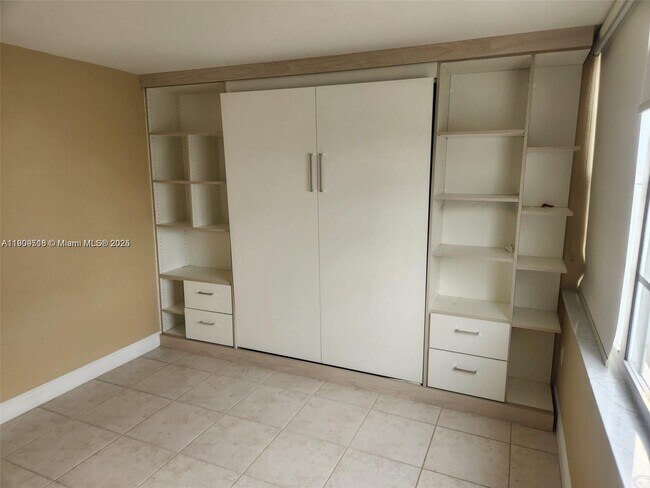 Building Photo - 18071 Biscayne Blvd